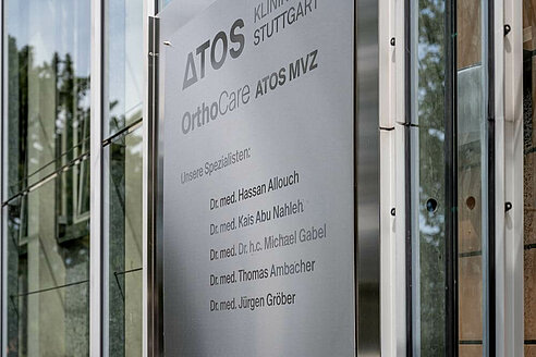 ATOS Klinik Stuttgart Schild Orthopädie